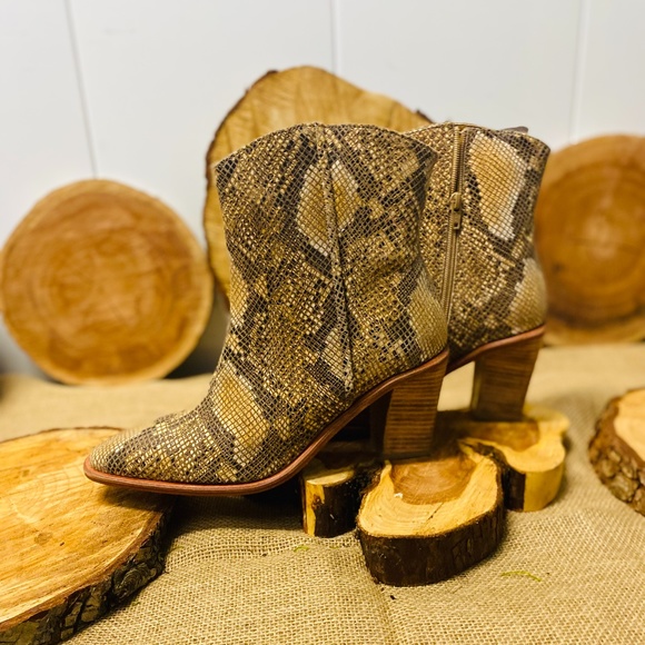 Ankle Boots - Picture 1 of 3